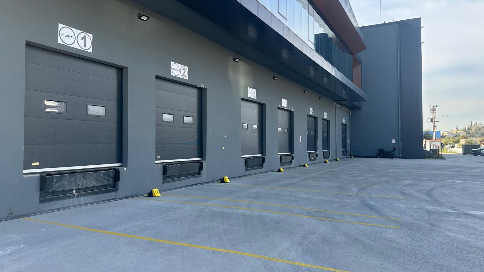 Gebze cross-dock merkezinin yükleme rampaları